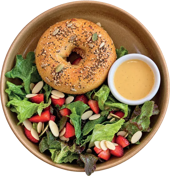 Bagel con media ensalada