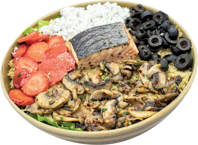 Royal Bowl con salmón, fresa, champiñones y queso de cabra